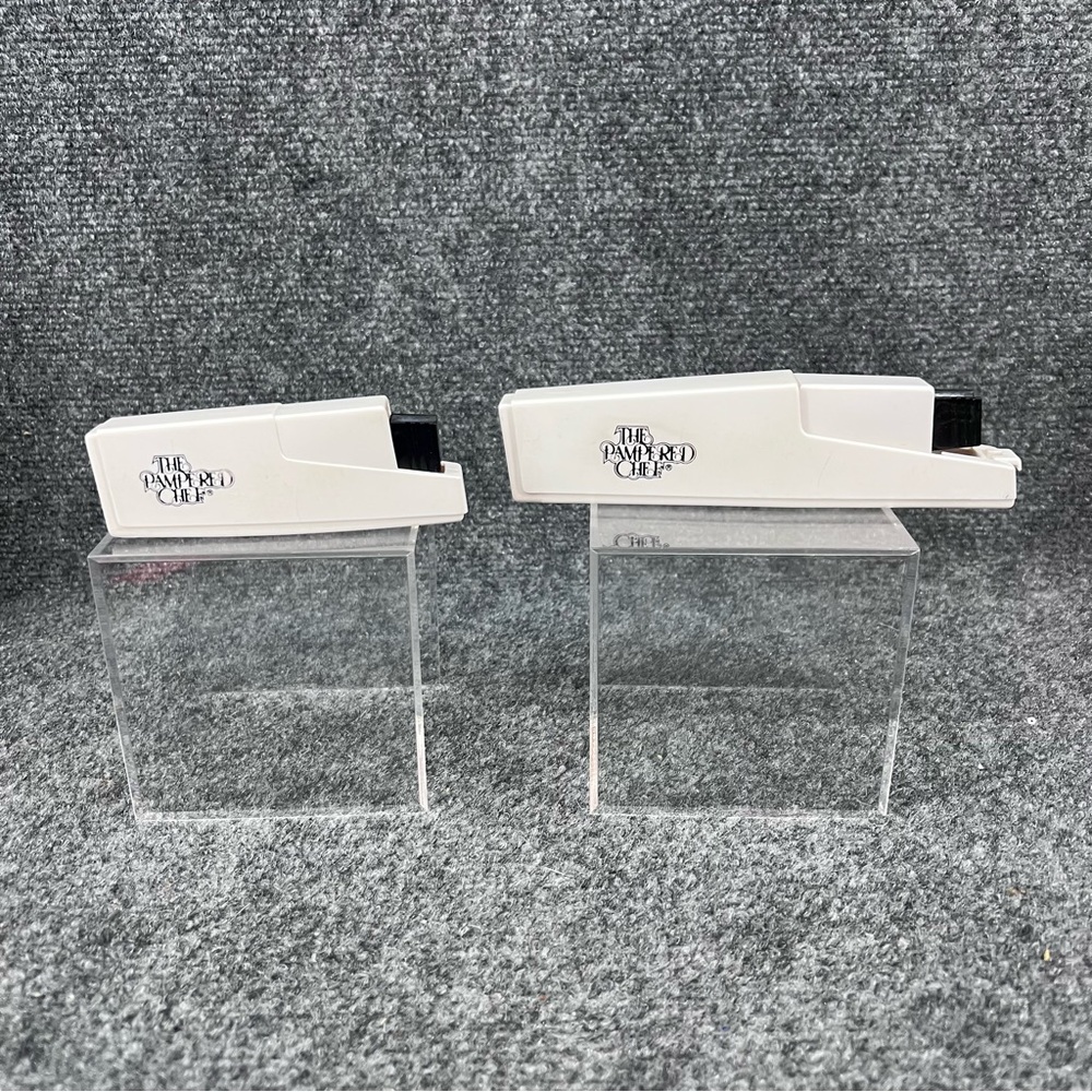 Lot 2 Vintage Pampered Chef Self Sharpening Plastic 7" & 4.5" For Knives